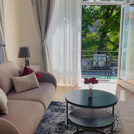 Liebelei Boutique - 2 Min Zum Bahnhof, Eigener Parkplatz Apartmán *