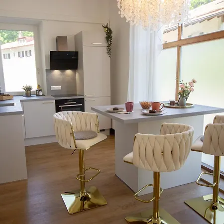 Boutique-apartment Liebelei Miesbach, Zentral, Terrasse, Parkplatz Apartment *