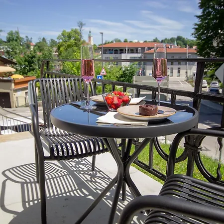 Apartment Boutique-apartment Liebelei Miesbach, Zentral, Terrasse, Parkplatz *